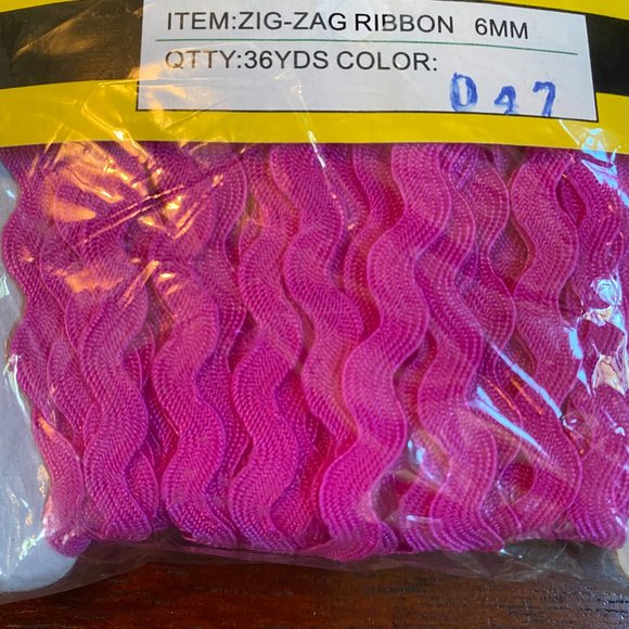 Hot Pink 6mm Ric Rac - Picture 2 of 2